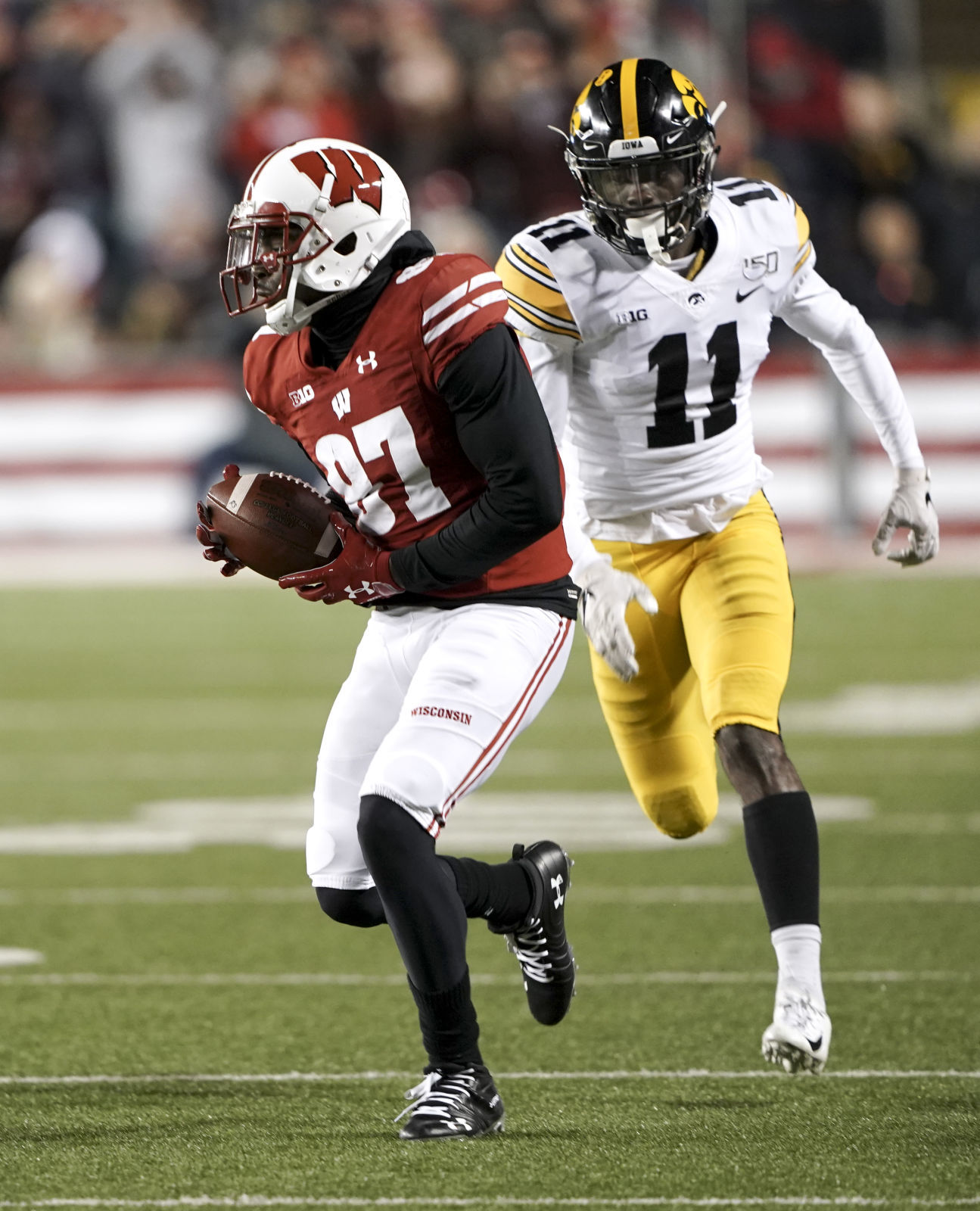 Badgers 24, Hawkeyes 22